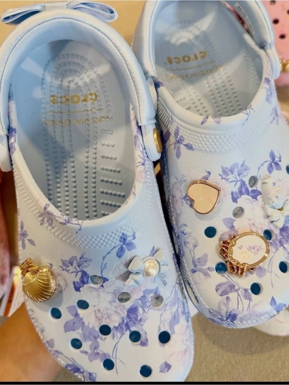 CROCS Unisex Floral Pearl Charm  Shoes in Light Blue and Purple Women 6/Men 4
